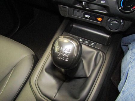 2022-Isuzu-D-Max-30-DDI-LS-4x4-Double-Cab_11