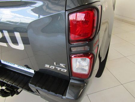 2022-Isuzu-D-Max-30-DDI-LS-4x4-Double-Cab_19