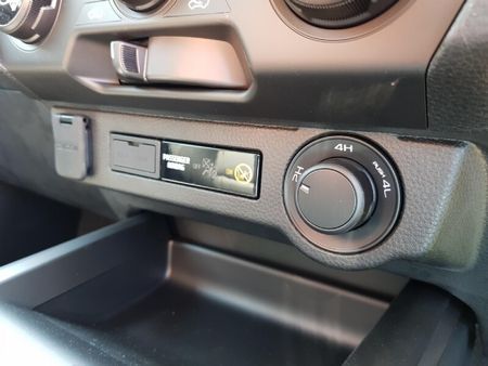 2023-Isuzu-D-Max-30-DDI-LS-4x4-Auto-Double-Cab_17