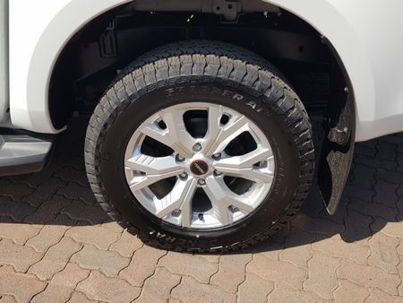 2023-Isuzu-D-Max-30-DDI-LS-4x4-Auto-Double-Cab_5