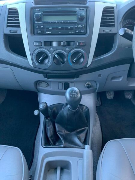 2006-Toyota-Hilux-30-D-4D-Raider-Double-Cab_6