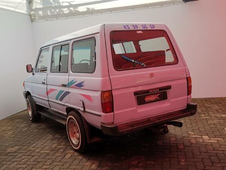 1993-Toyota-Venture-1800-8-seat_3