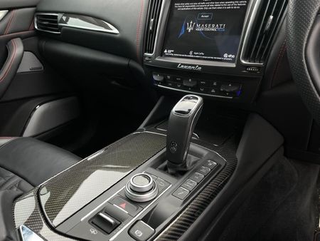 2022-Maserati-Levante-Trofeo_12