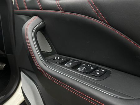 2022-Maserati-Levante-Trofeo_13