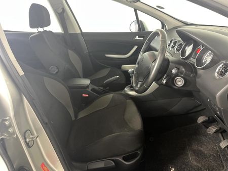 2008-Peugeot-308-16T-XT_9