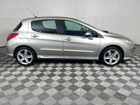 2008-Peugeot-308-16T-XT_14