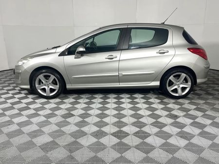 2008-Peugeot-308-16T-XT_16