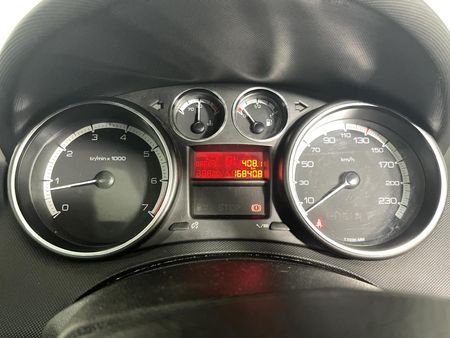 2008-Peugeot-308-16T-XT_2
