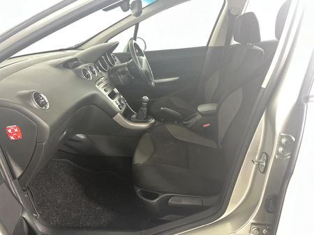 2008-Peugeot-308-16T-XT_8