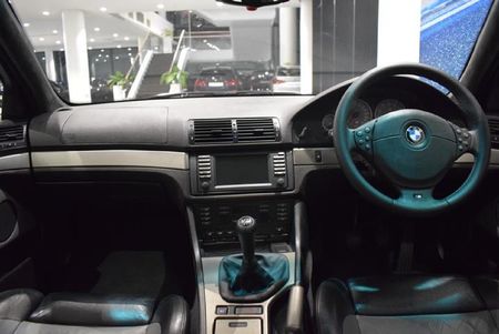 2000-BMW-M5-e39_10