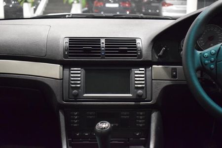 2000-BMW-M5-e39_12