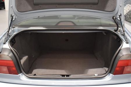 2000-BMW-M5-e39_5