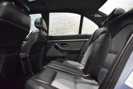 2000-BMW-M5-e39_7