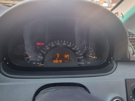 2005-Mercedes-Benz-Vito-115-CDI-CrewBus_8