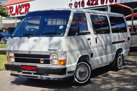 1998-Toyota-Hi-Ace-Super-16_0