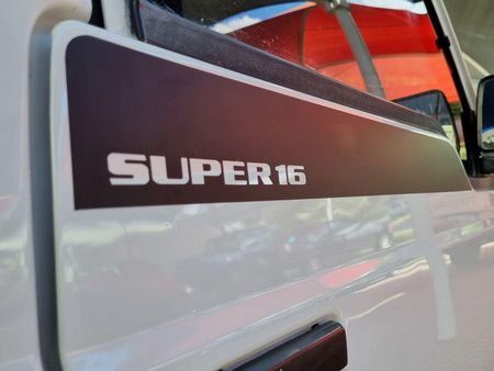 1998-Toyota-Hi-Ace-Super-16_10