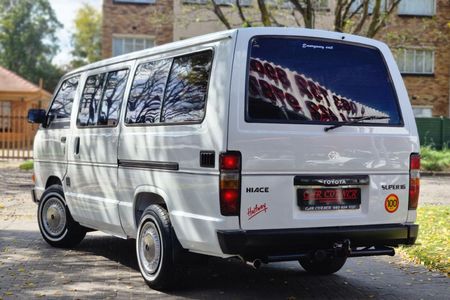 1998-Toyota-Hi-Ace-Super-16_1