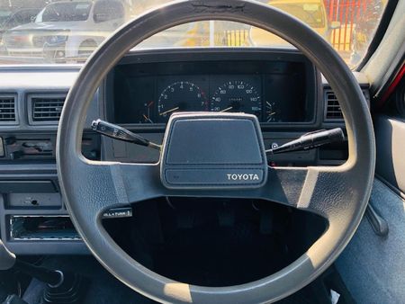 1992-Toyota-Hilux-2200-4x4-Double-Cab_9
