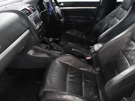 2007-Volkswagen-Golf-R32-Auto_5