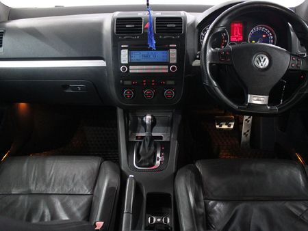 2007-Volkswagen-Golf-R32-Auto_6