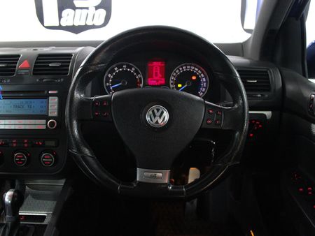 2007-Volkswagen-Golf-R32-Auto_7