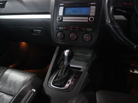 2007-Volkswagen-Golf-R32-Auto_8