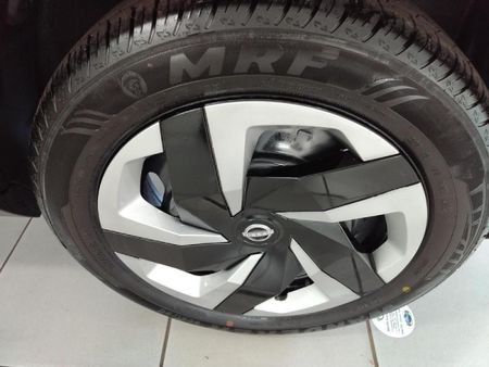 2023-Nissan-Magnite-10-Visia_9
