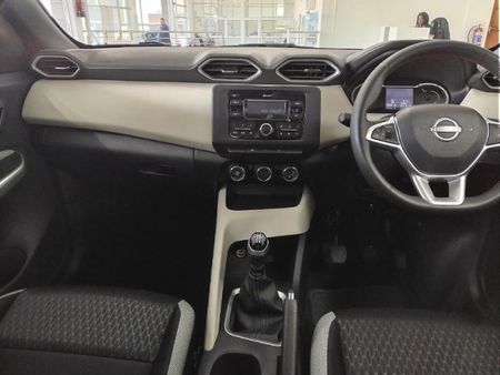 2023-Nissan-Magnite-10-Visia_6