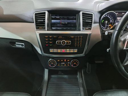 2015-Mercedes-Benz-ML-350-Bluetec_12