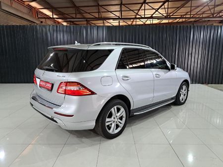 2015-Mercedes-Benz-ML-350-Bluetec_19