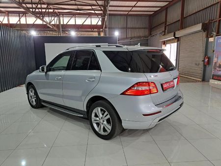 2015-Mercedes-Benz-ML-350-Bluetec_4