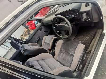 1991-Mazda-323-200E-Auto-Sedan_7