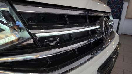 2024-Volkswagen-Tiguan-Allspace-14-TSI-R-Line-DSG-Auto_16