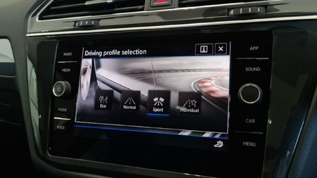 2024-Volkswagen-Tiguan-Allspace-14-TSI-R-Line-DSG-Auto_17