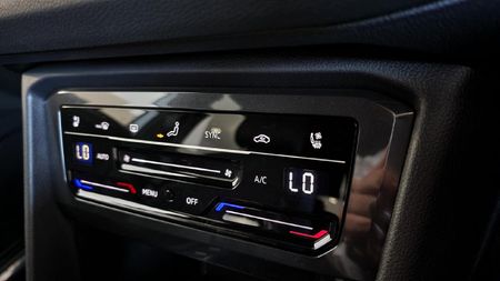 2024-Volkswagen-Tiguan-Allspace-14-TSI-R-Line-DSG-Auto_32