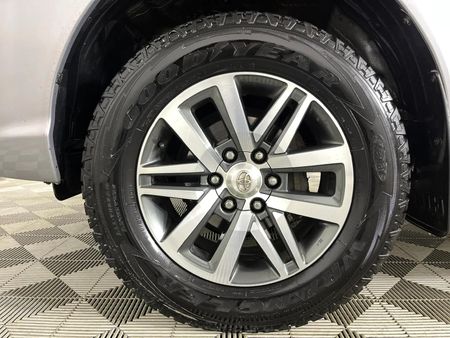 2019-Toyota-Hilux-28-GD-6-Raised-Body-Auto-Raider-Double-Cab_4