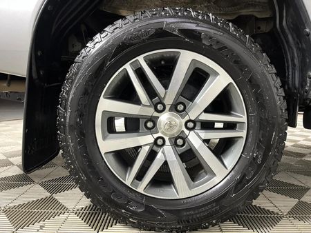 2019-Toyota-Hilux-28-GD-6-Raised-Body-Auto-Raider-Double-Cab_7