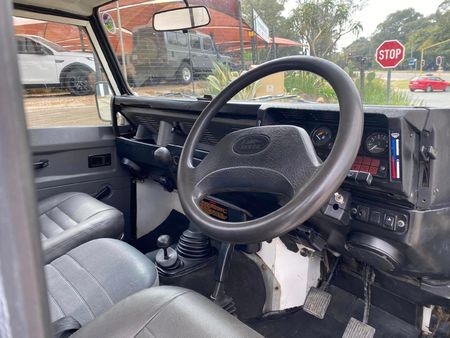 1999-Land-Rover-Defender-110-28i-Single-Cab_9
