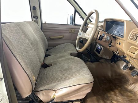1988-Toyota-Hilux-2200-4x4-Double-Cab_4
