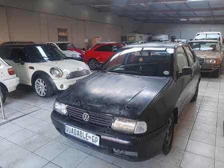 2002-Volkswagen-Polo-Playa-14_1