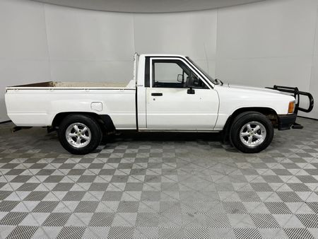 1997-Toyota-Hilux-1800-S-Single-Cab_7