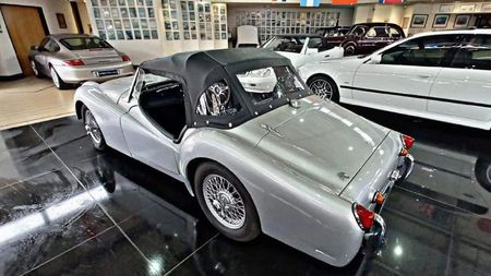 1958-Triumph-TR3-Roadster_12