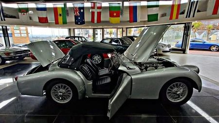 1958-Triumph-TR3-Roadster_18