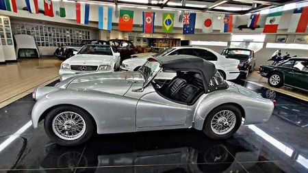 1958-Triumph-TR3-Roadster_1