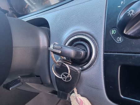 2005-Mercedes-Benz-Vito-115-CDI-CrewBus_8