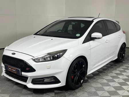 2017-Ford-Focus-20-EcoBoost-ST3_0