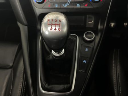 2017-Ford-Focus-20-EcoBoost-ST3_10