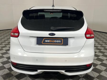2017-Ford-Focus-20-EcoBoost-ST3_16