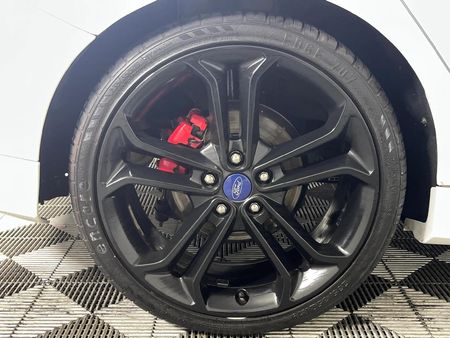 2017-Ford-Focus-20-EcoBoost-ST3_6