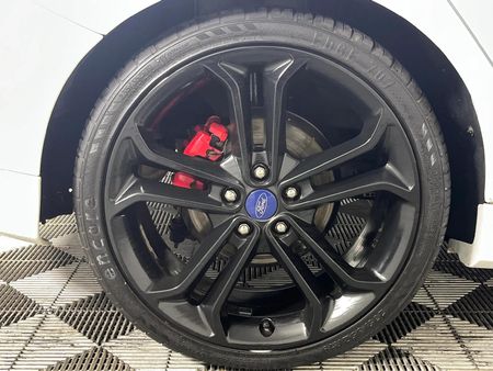 2017-Ford-Focus-20-EcoBoost-ST3_7